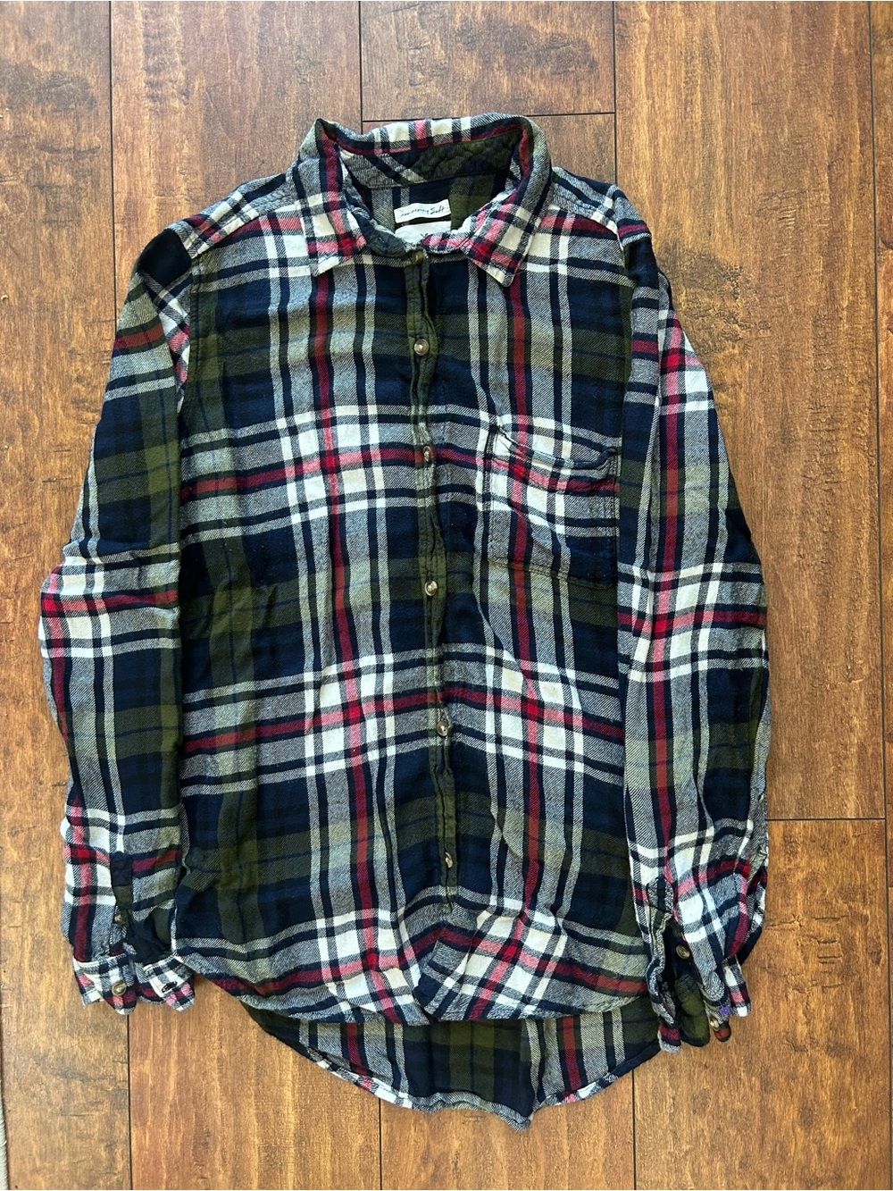 American Eagle Outfitters "Ahh-Mazing Soft" Plaid Button-Down Flannel Womens M